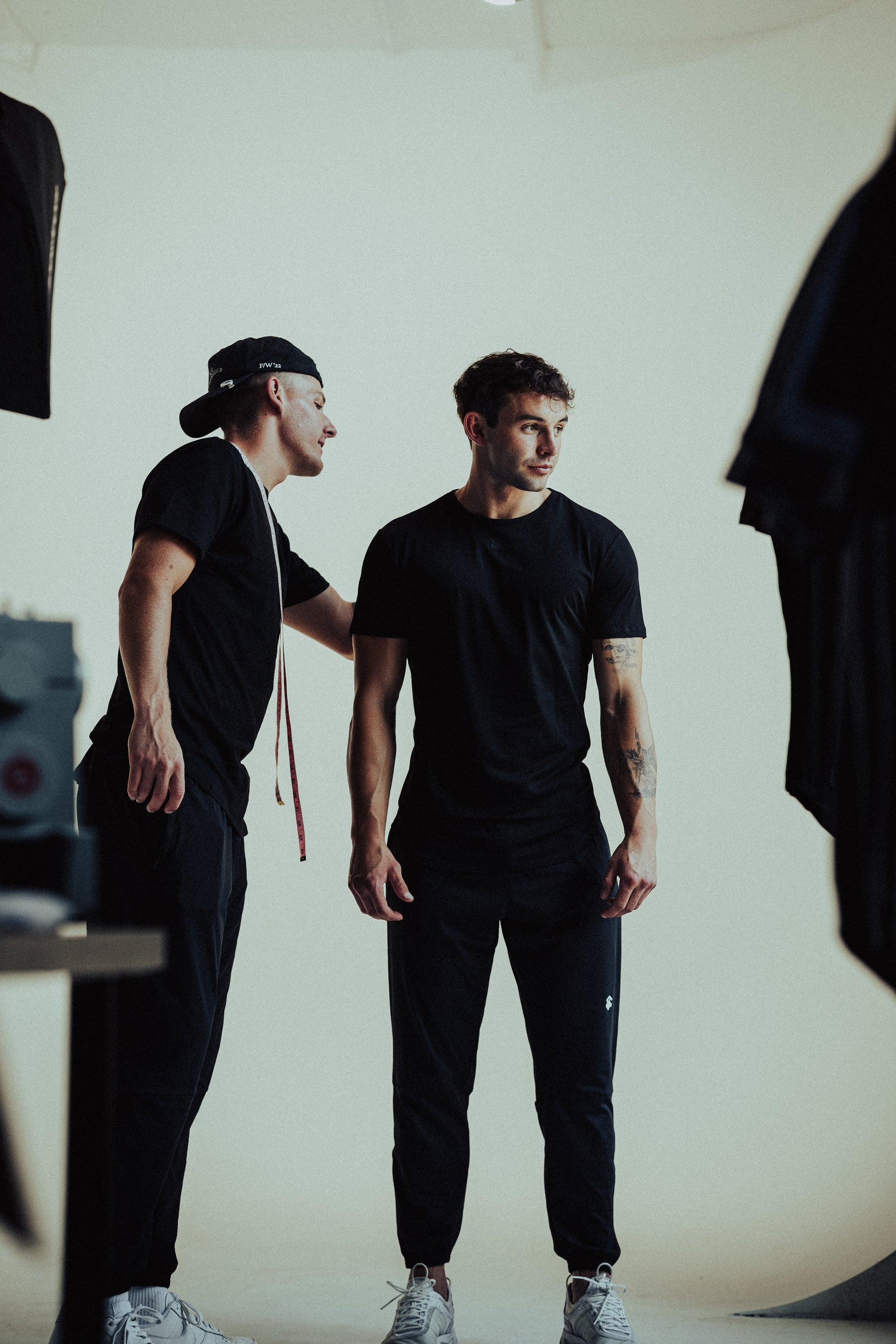 THE FITTED TEE - BLACK