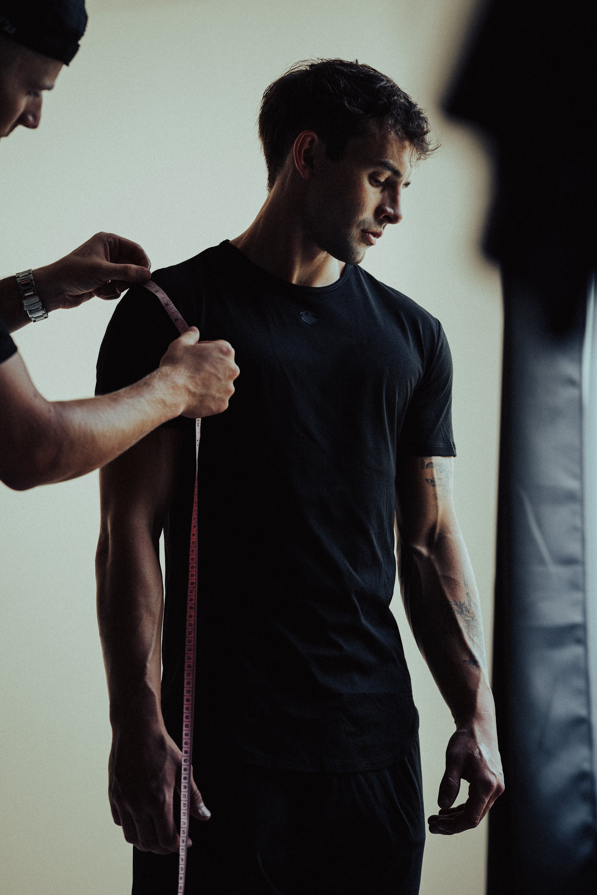 THE FITTED TEE - BLACK