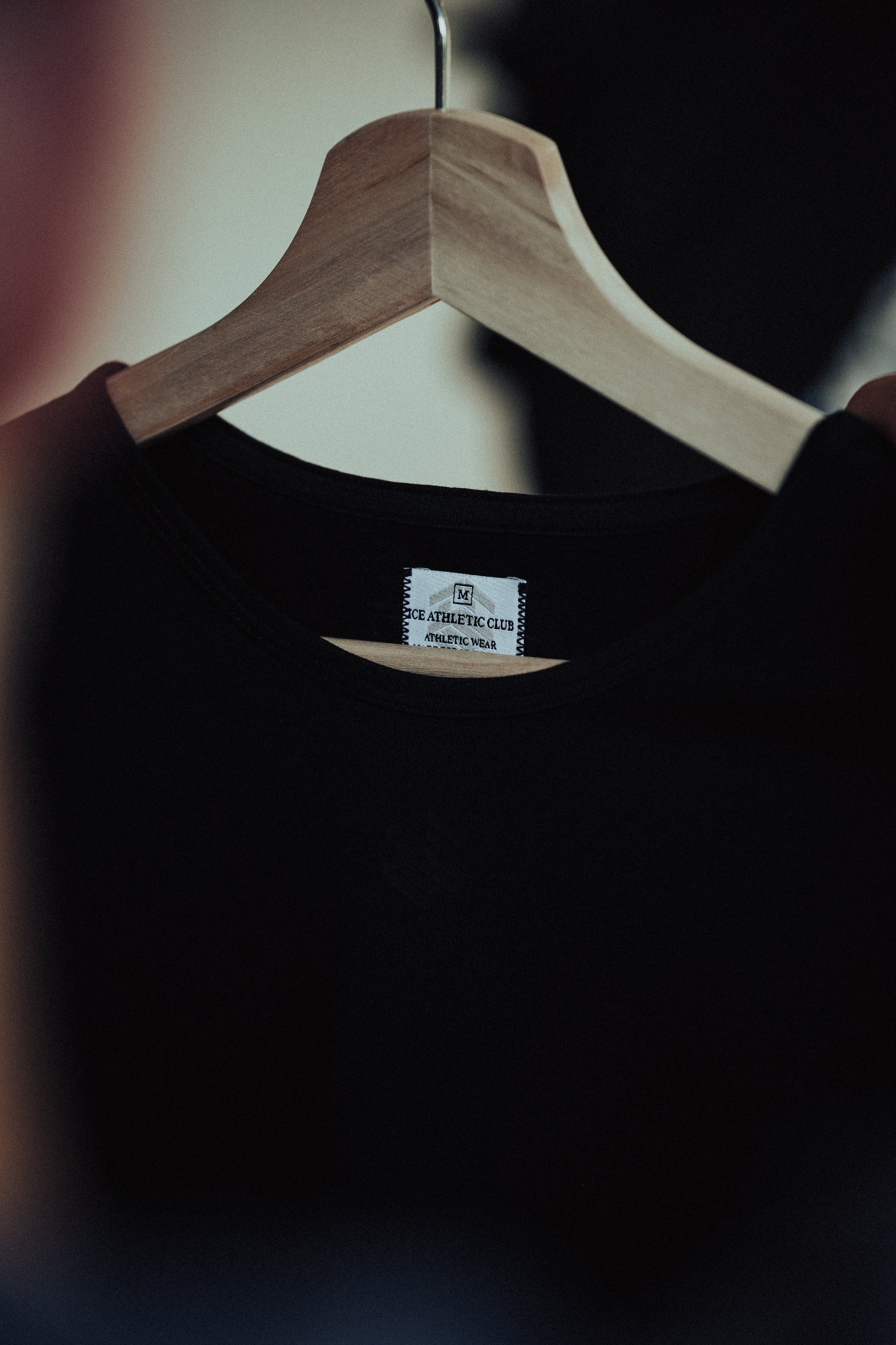 THE FITTED TEE - BLACK